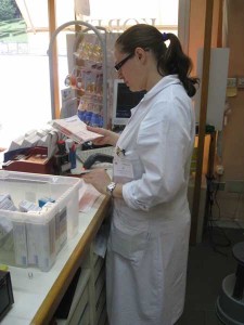 Farmacista_al_lavoro