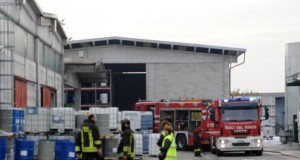 Milano, Autocisterna in fiamme a Settala. Gravi due persone