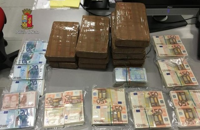 Milano, presi sei trafficanti della ‘ndrangheta. Sequestrati 180 kili di cocaina e 1 milione di euro